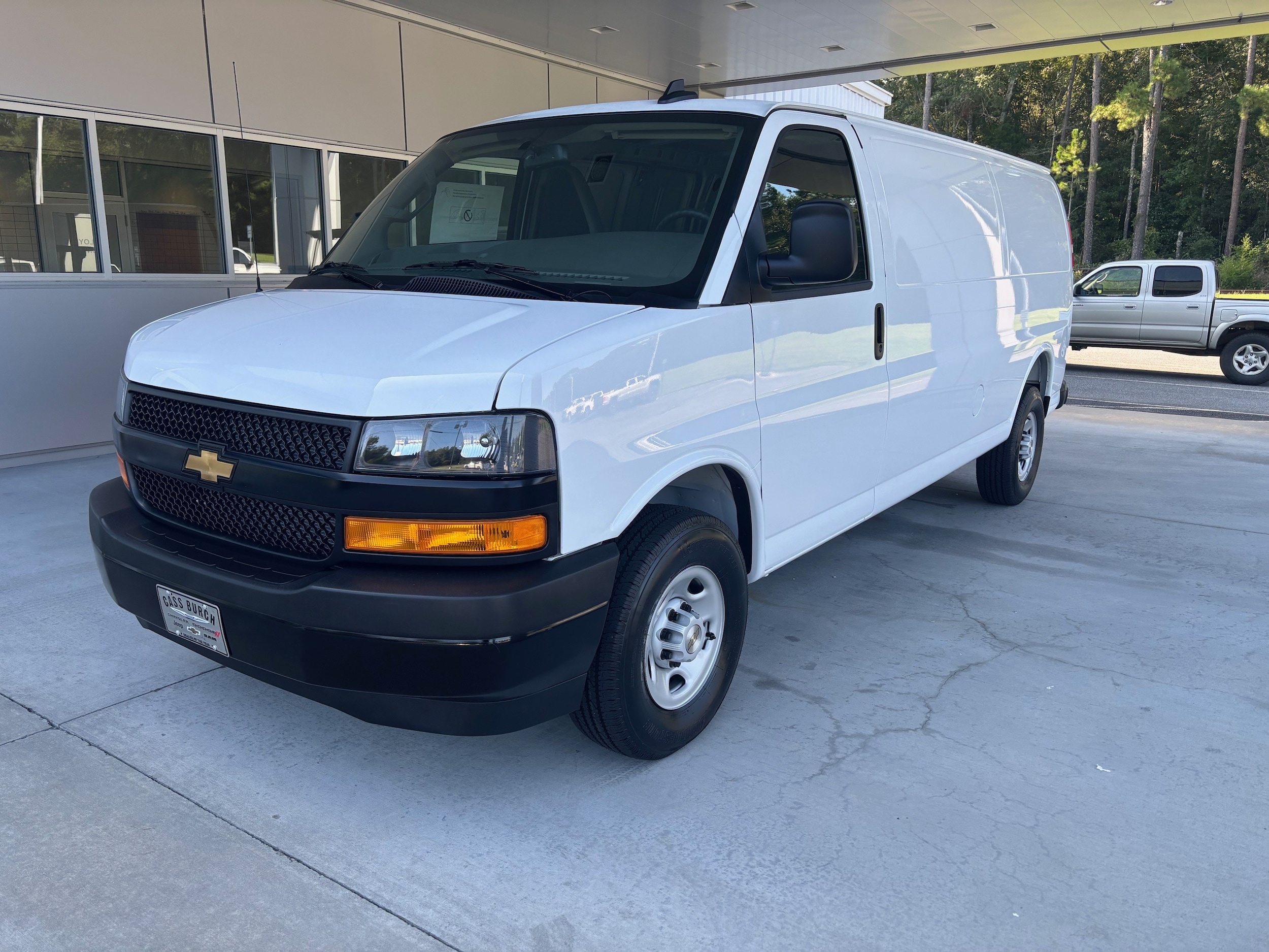 2025 Chevrolet Express Cargo 3500 WT