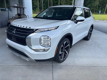 2023 Mitsubishi Outlander SE