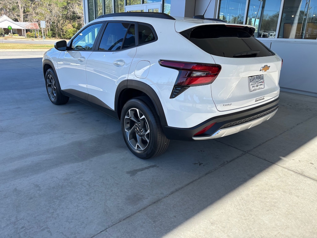 Used 2024 Chevrolet Trax LT SUV