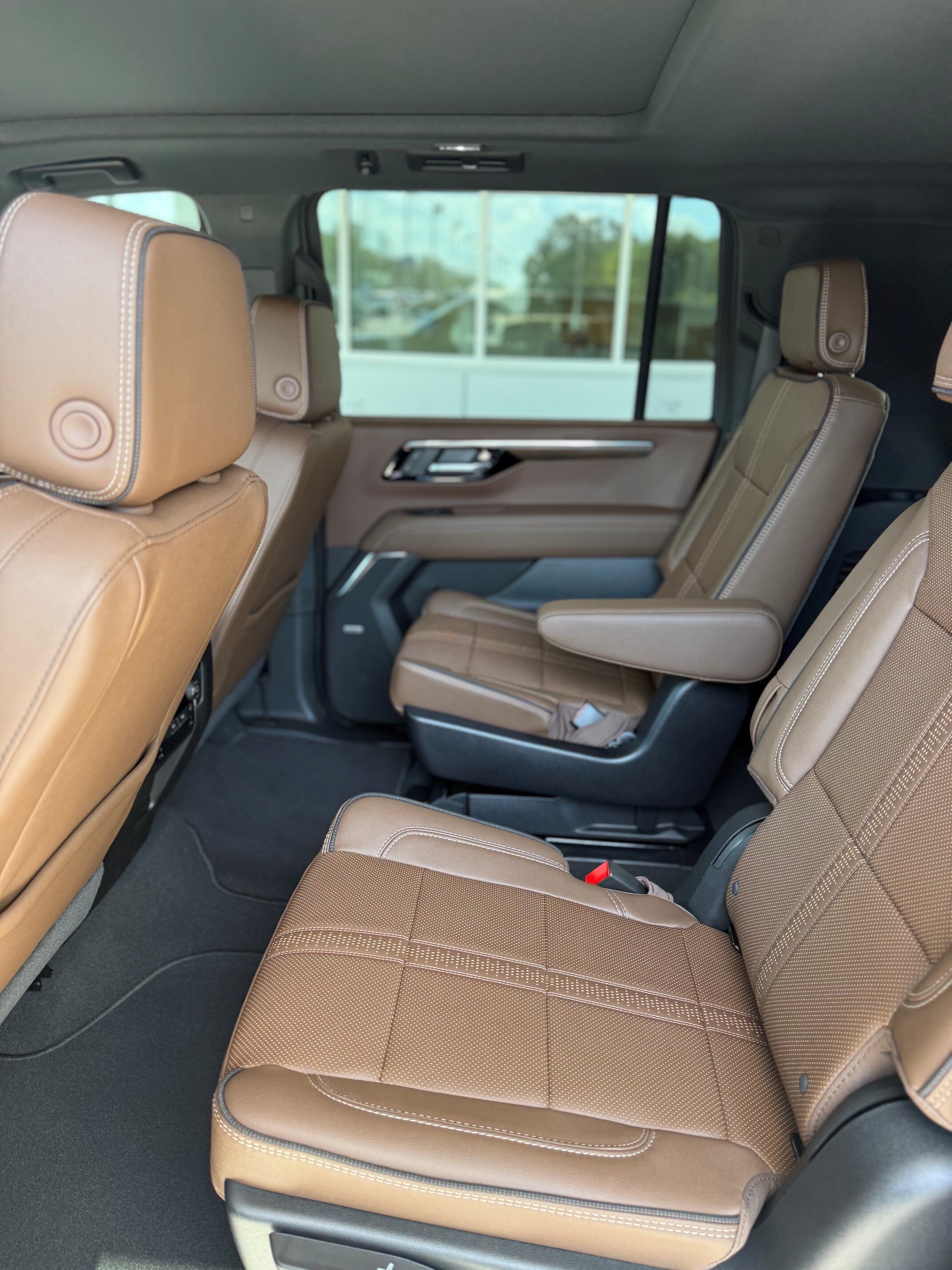 2026 Chevrolet Suburban High Country - Photo 9