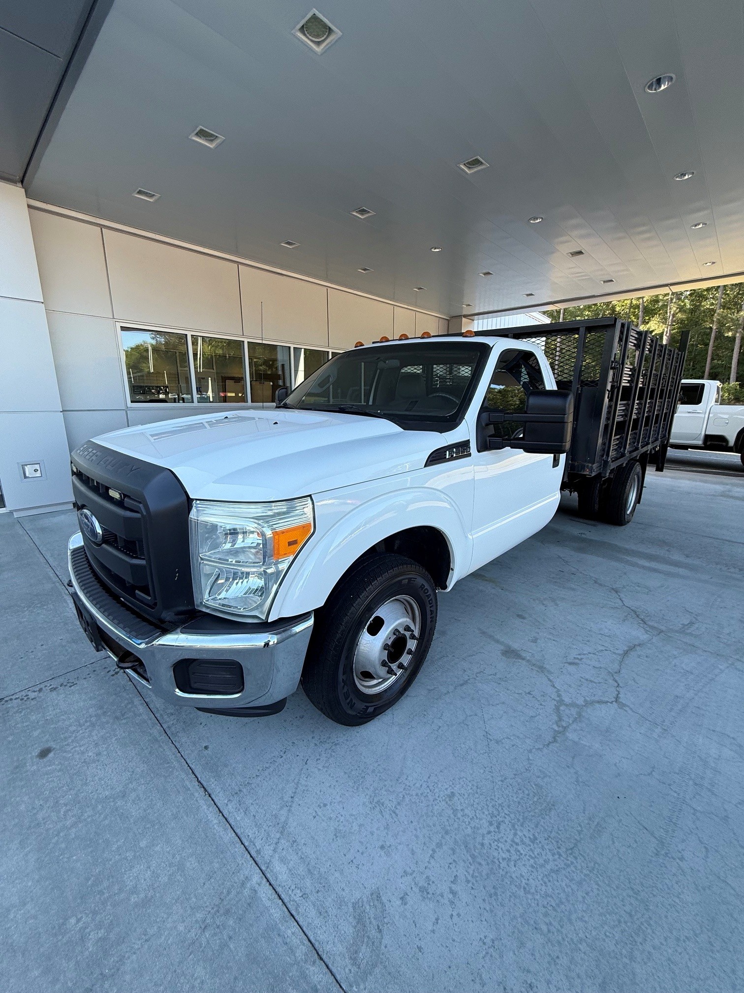 2015 Ford F-350 Super Duty Chassis Cab XL