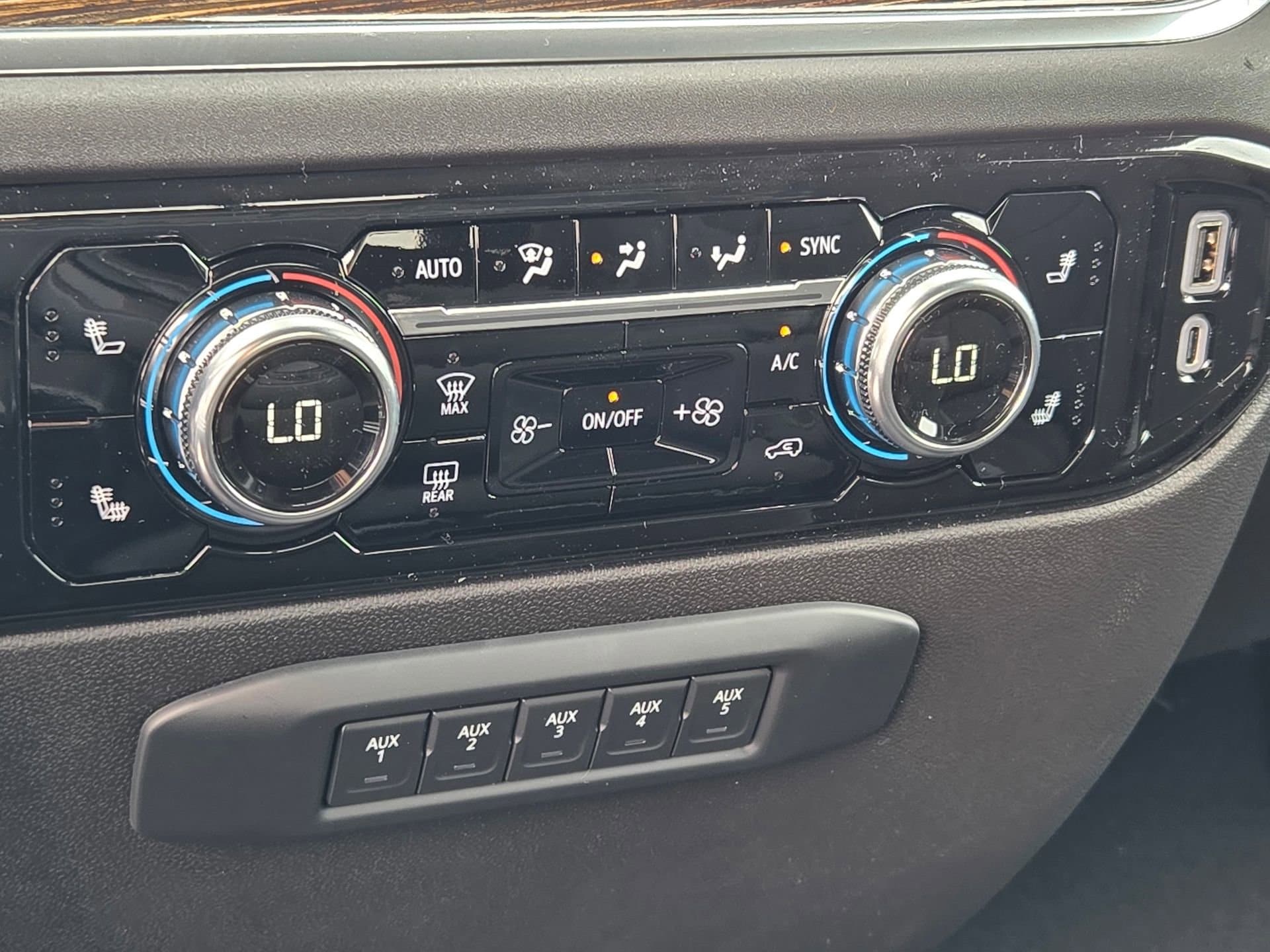 2026 GMC Sierra 3500HD SLE - Photo 40