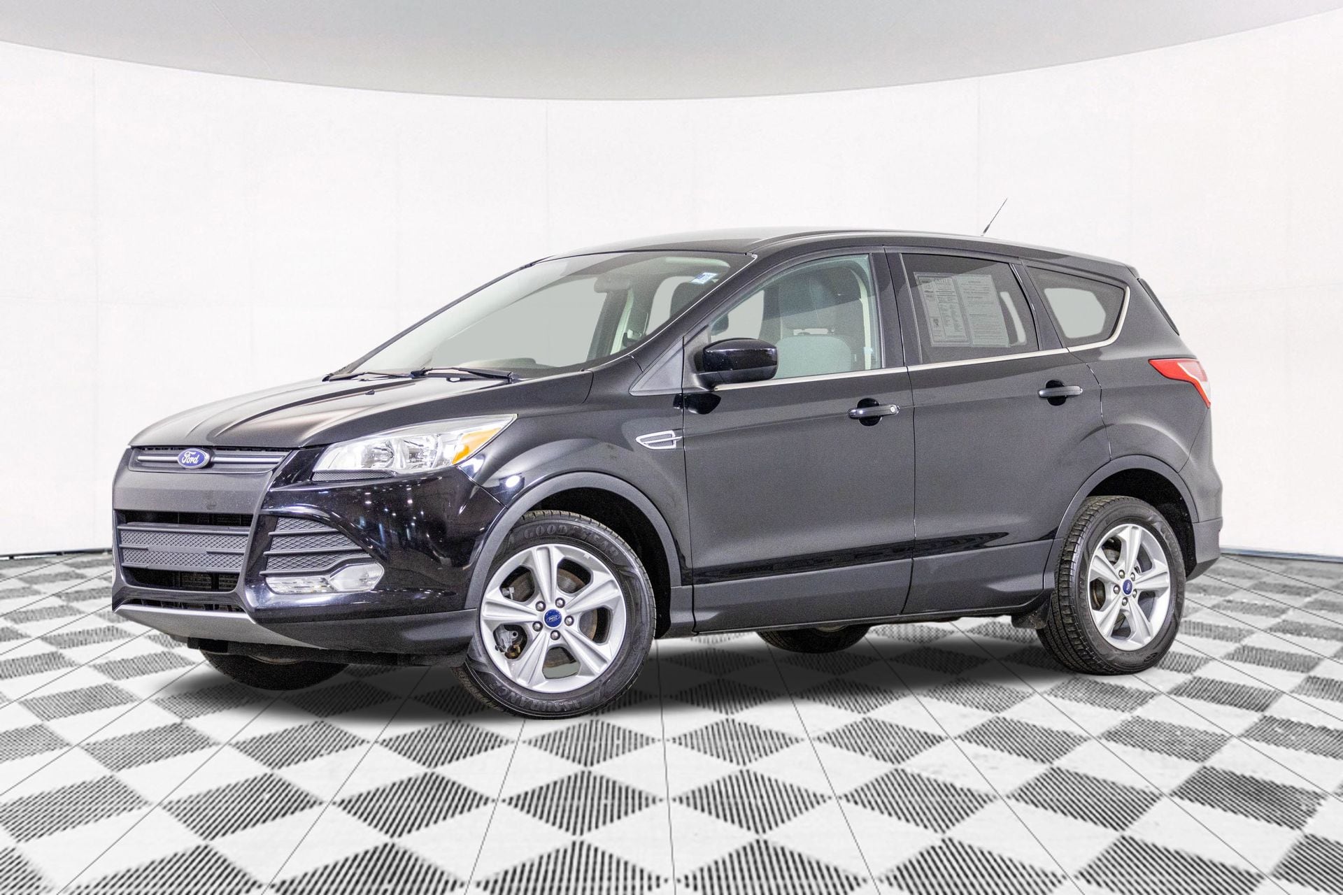 Used 2016 Ford Escape SE with VIN 1FMCU9G91GUA26972 for sale in Michigan City, IN