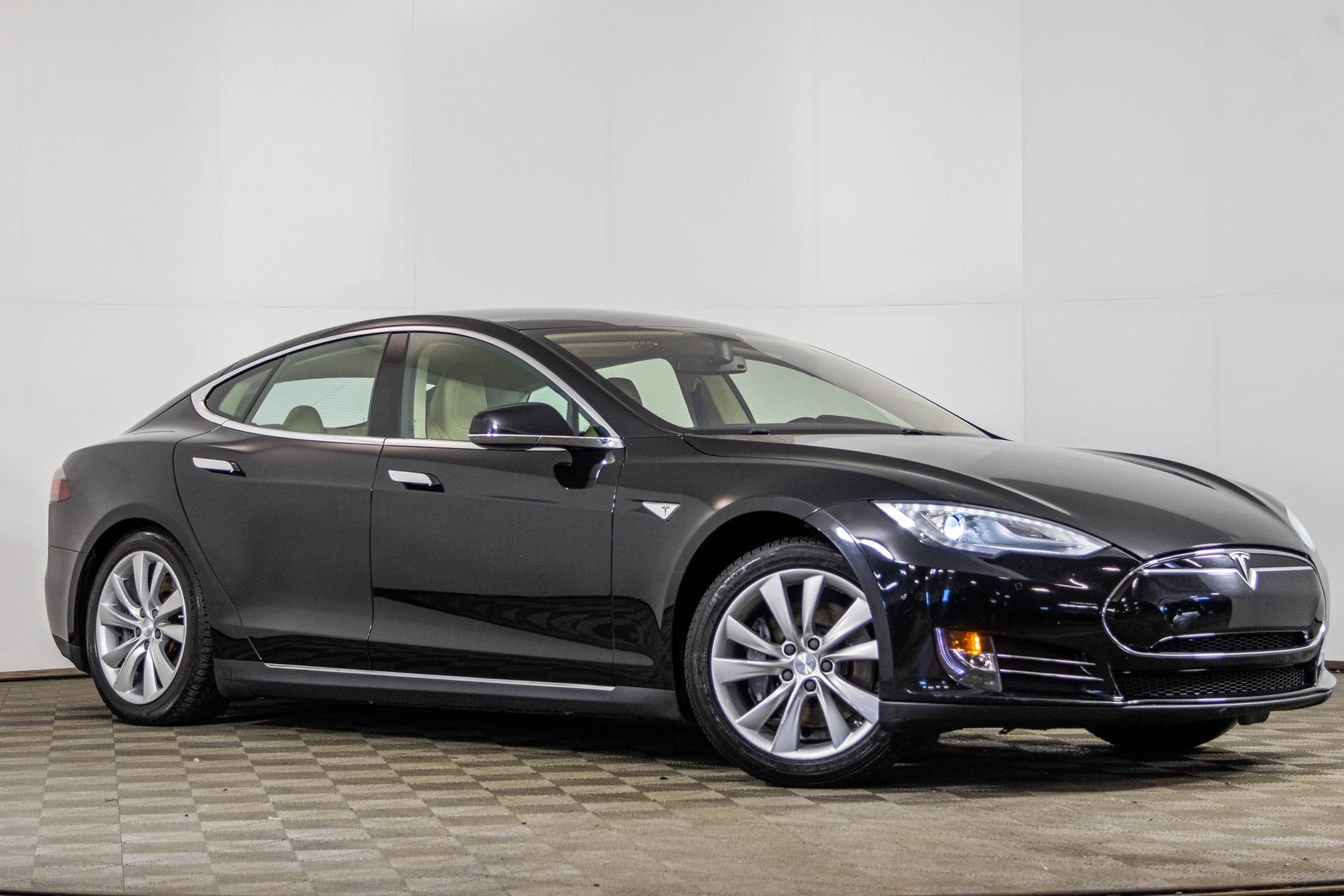 Used 2014 Tesla Model S S with VIN 5YJSA1H10EFP32209 for sale in Michigan City, IN