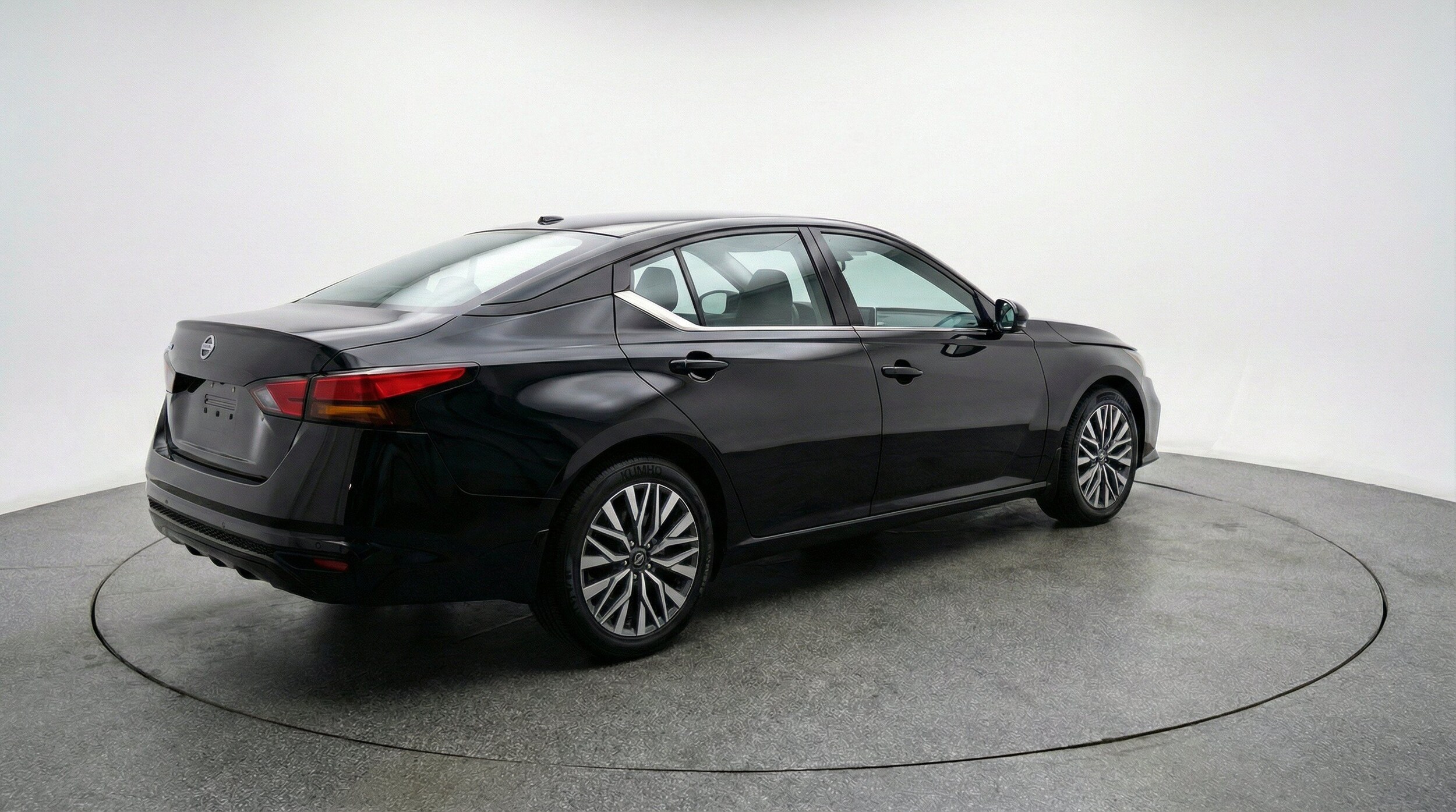 Thumbnail: 2025 Nissan Altima - 9