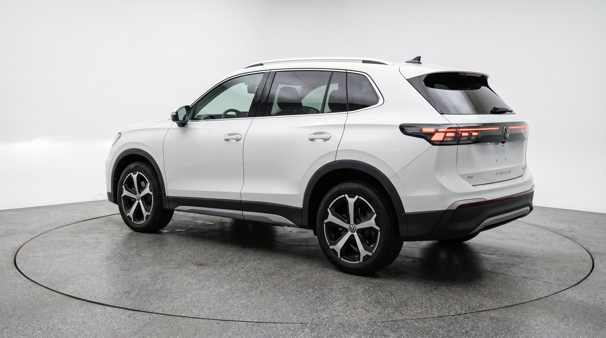 Thumbnail: 2026 Volkswagen Tiguan - 6