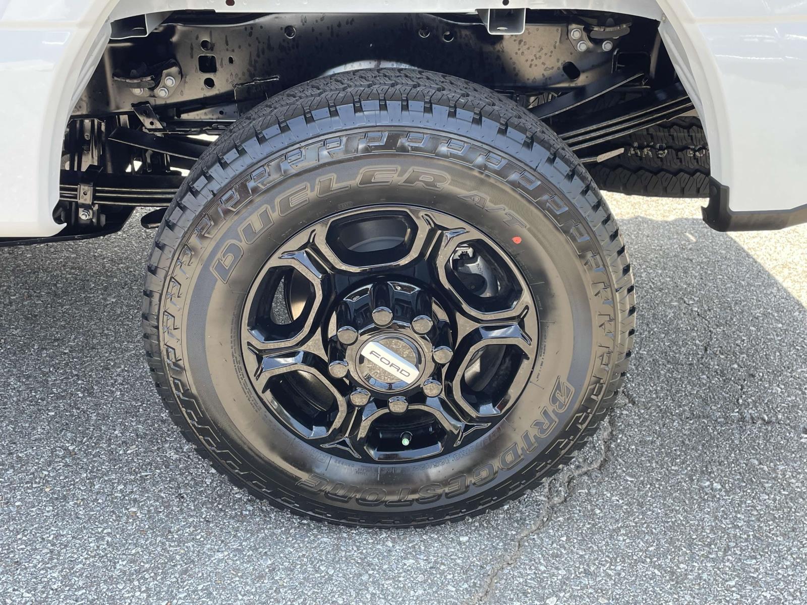 2025 Ford F-350 photo 3
