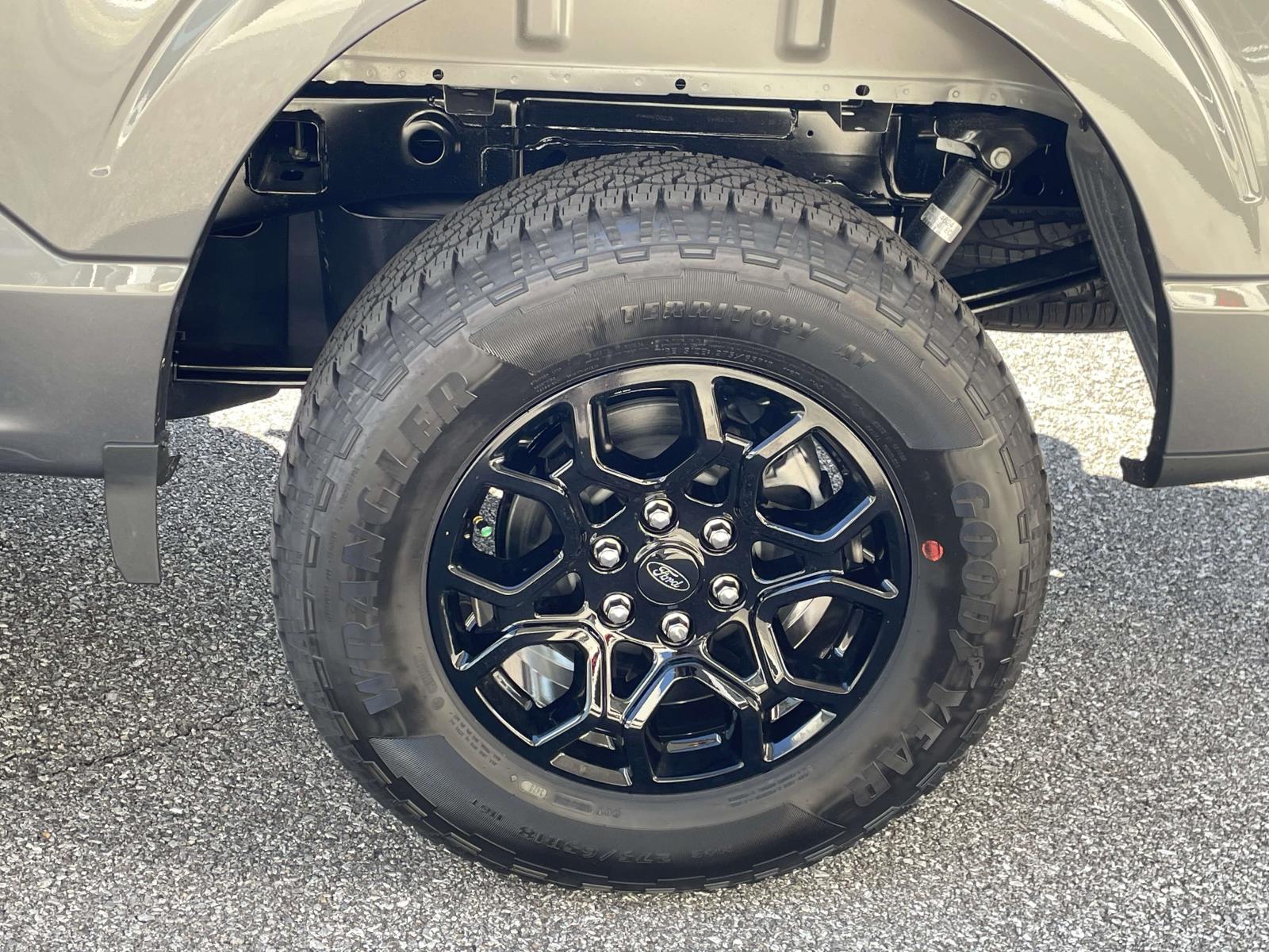 2025 Ford F-150 XLT photo 3