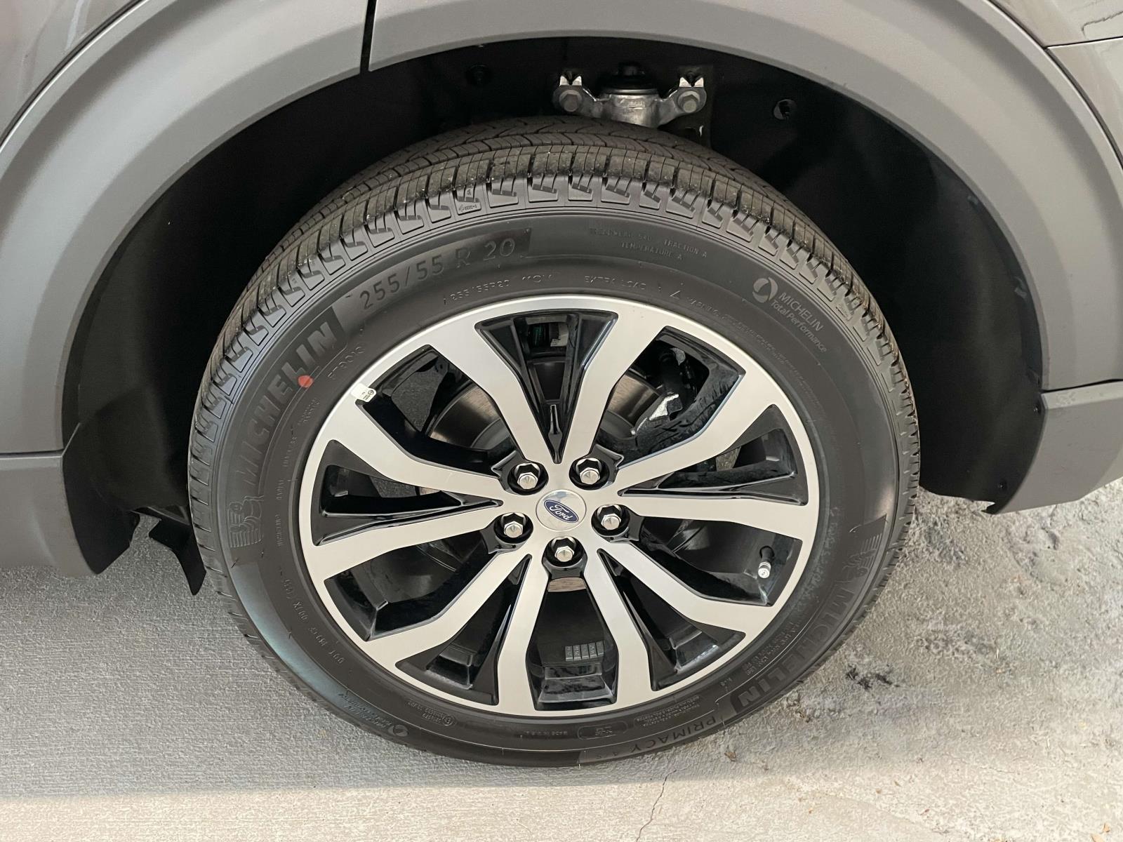 2025 Ford Explorer ST-Line photo 3