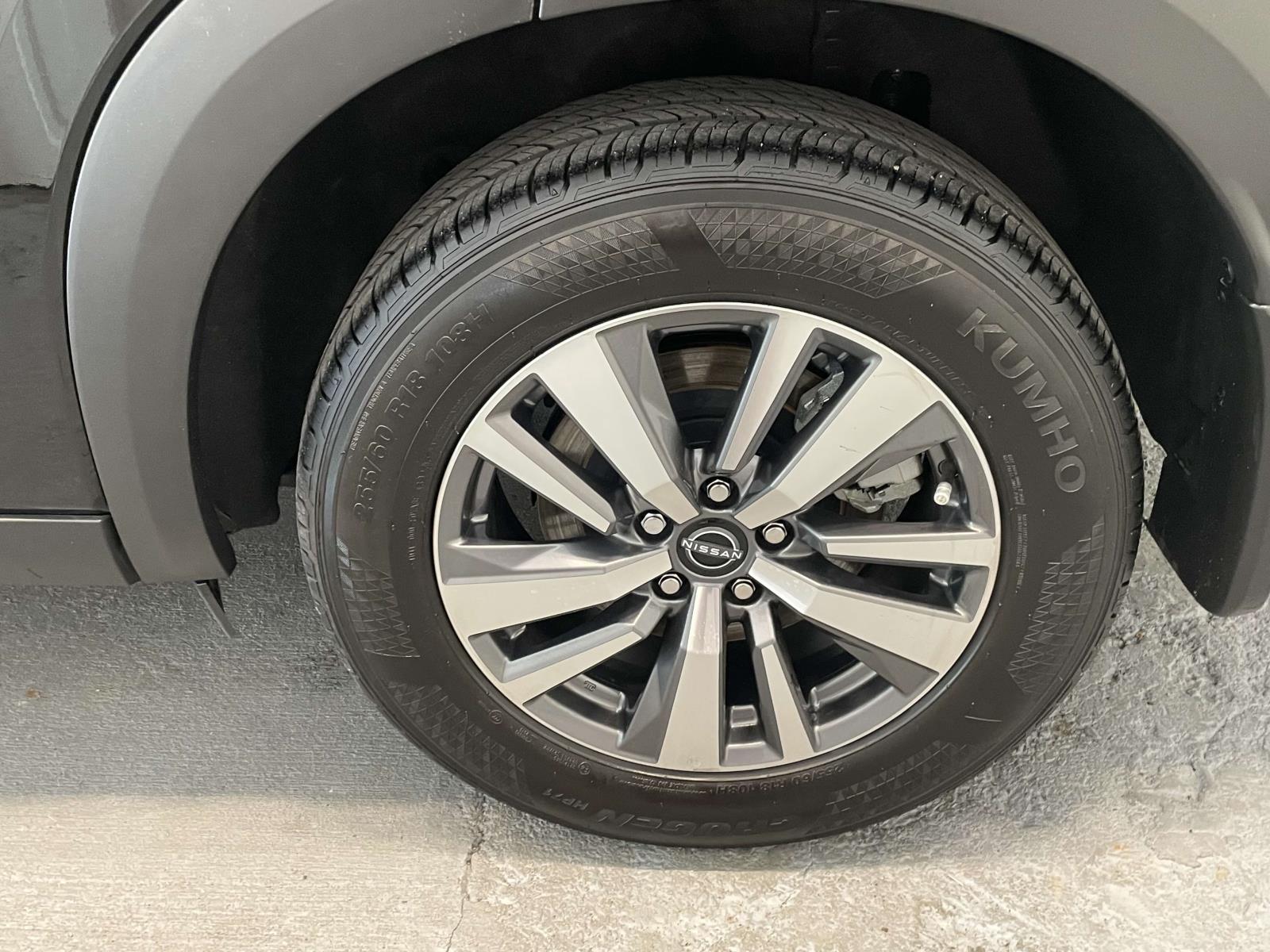 2024 Nissan Pathfinder SL photo 2