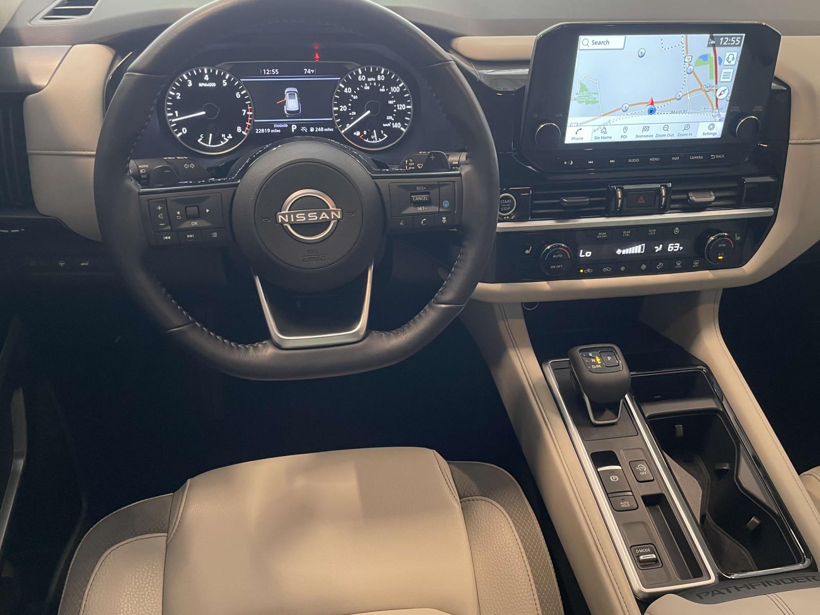 2024 Nissan Pathfinder SL photo 2