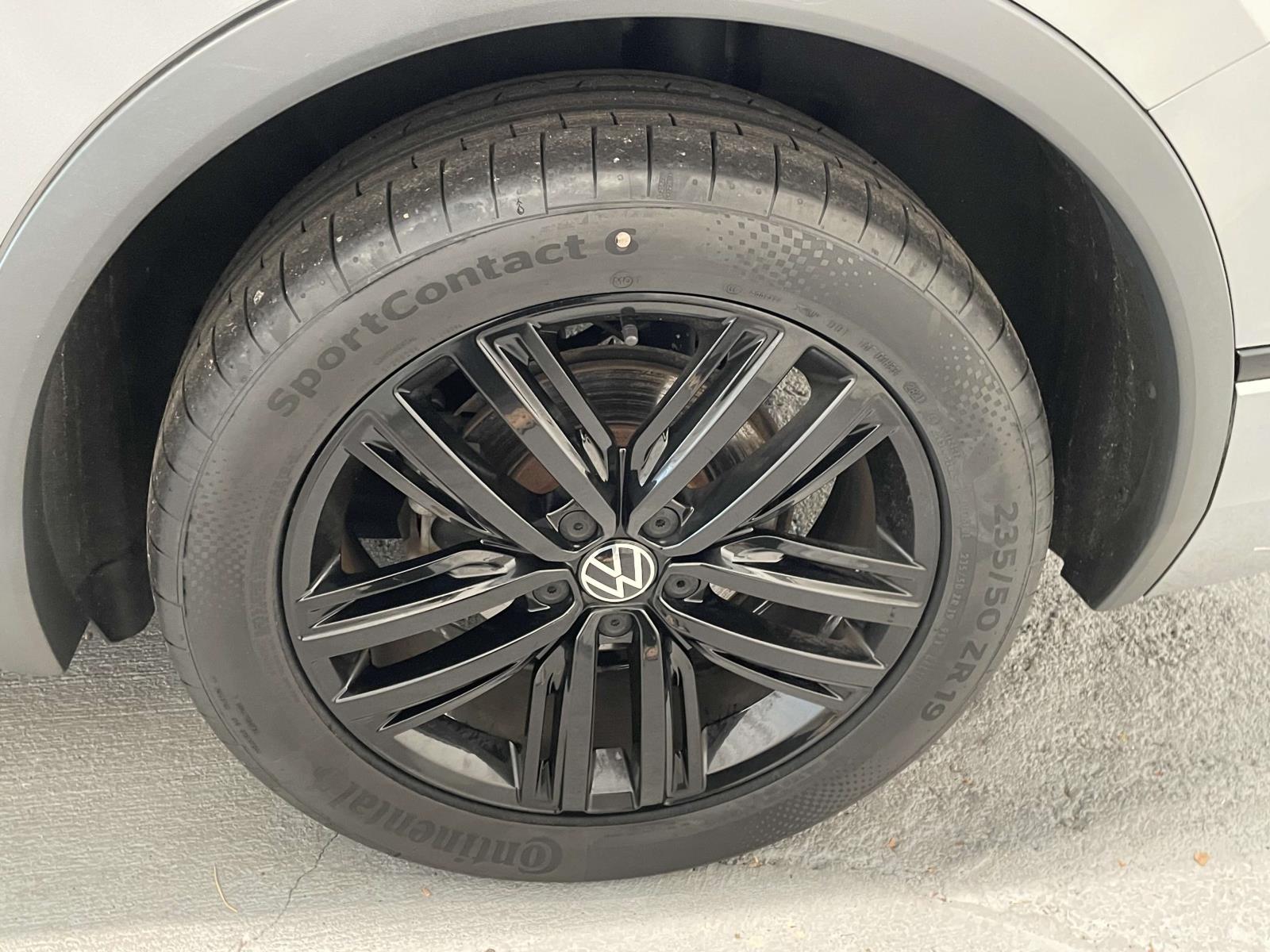 2022 Volkswagen Tiguan SE R-Line Black photo 2
