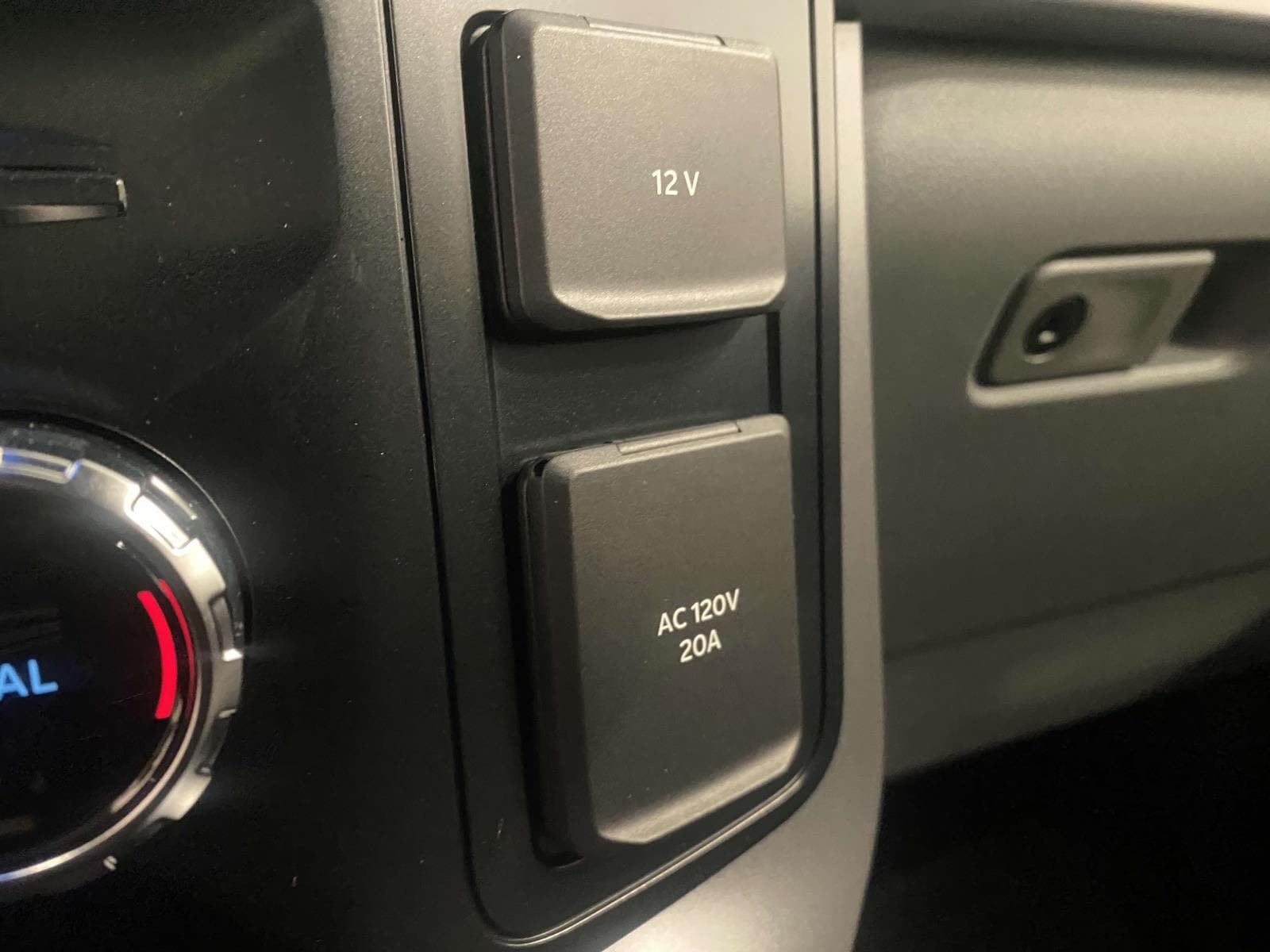 2025 Ford F-150 XLT - Photo 16