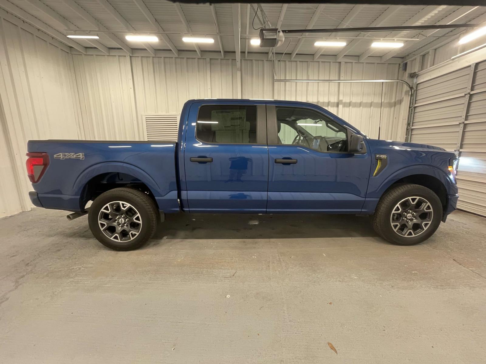 2025 Ford F-150 STX photo 4