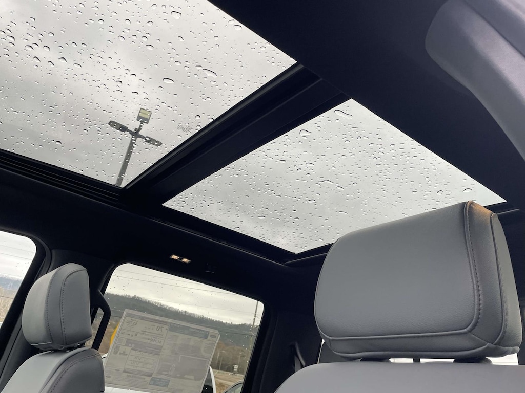 New 2025 Ford F-150 Lightning Lariat TRUCK