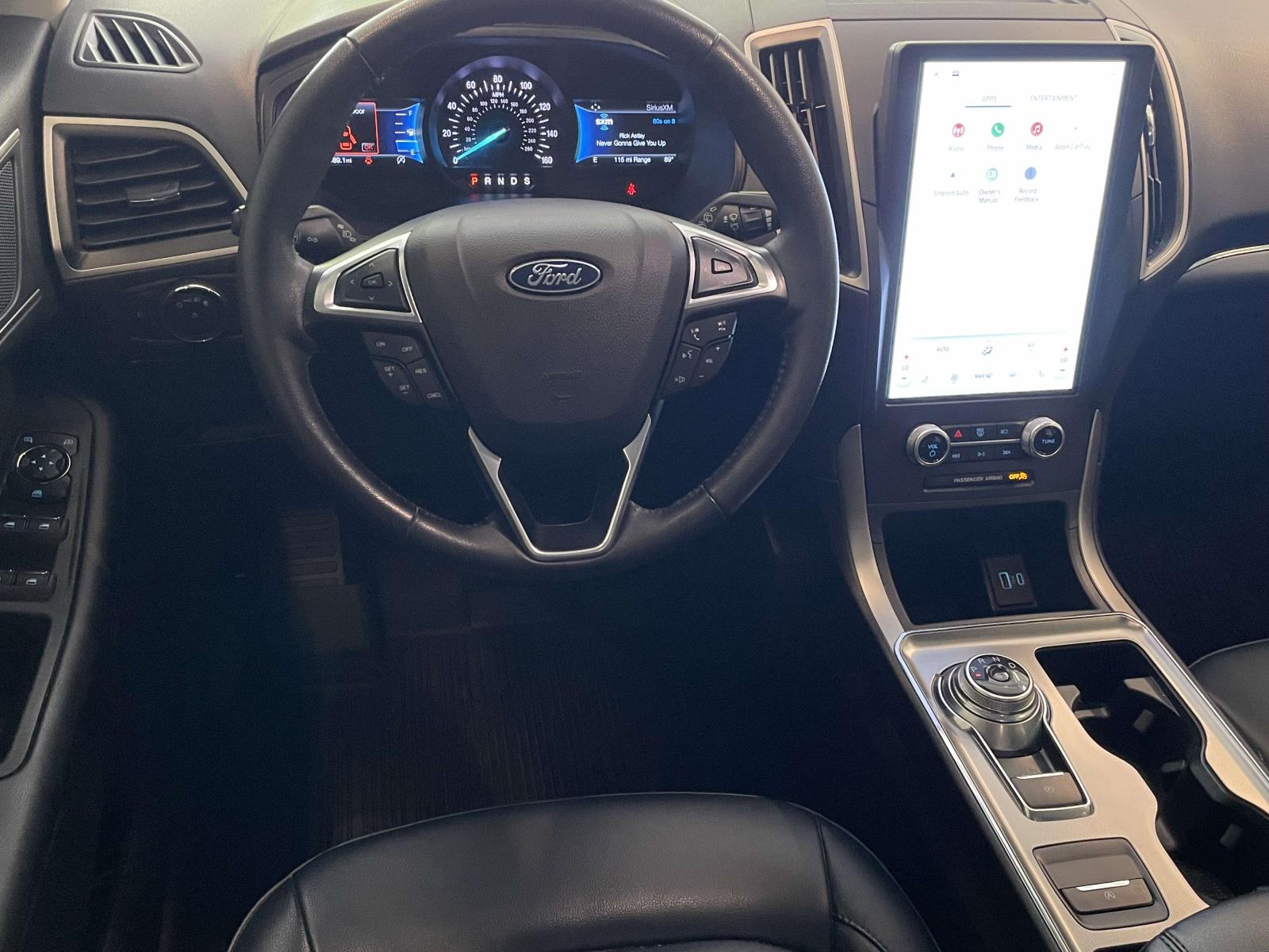 2022 Ford Edge SEL photo 2