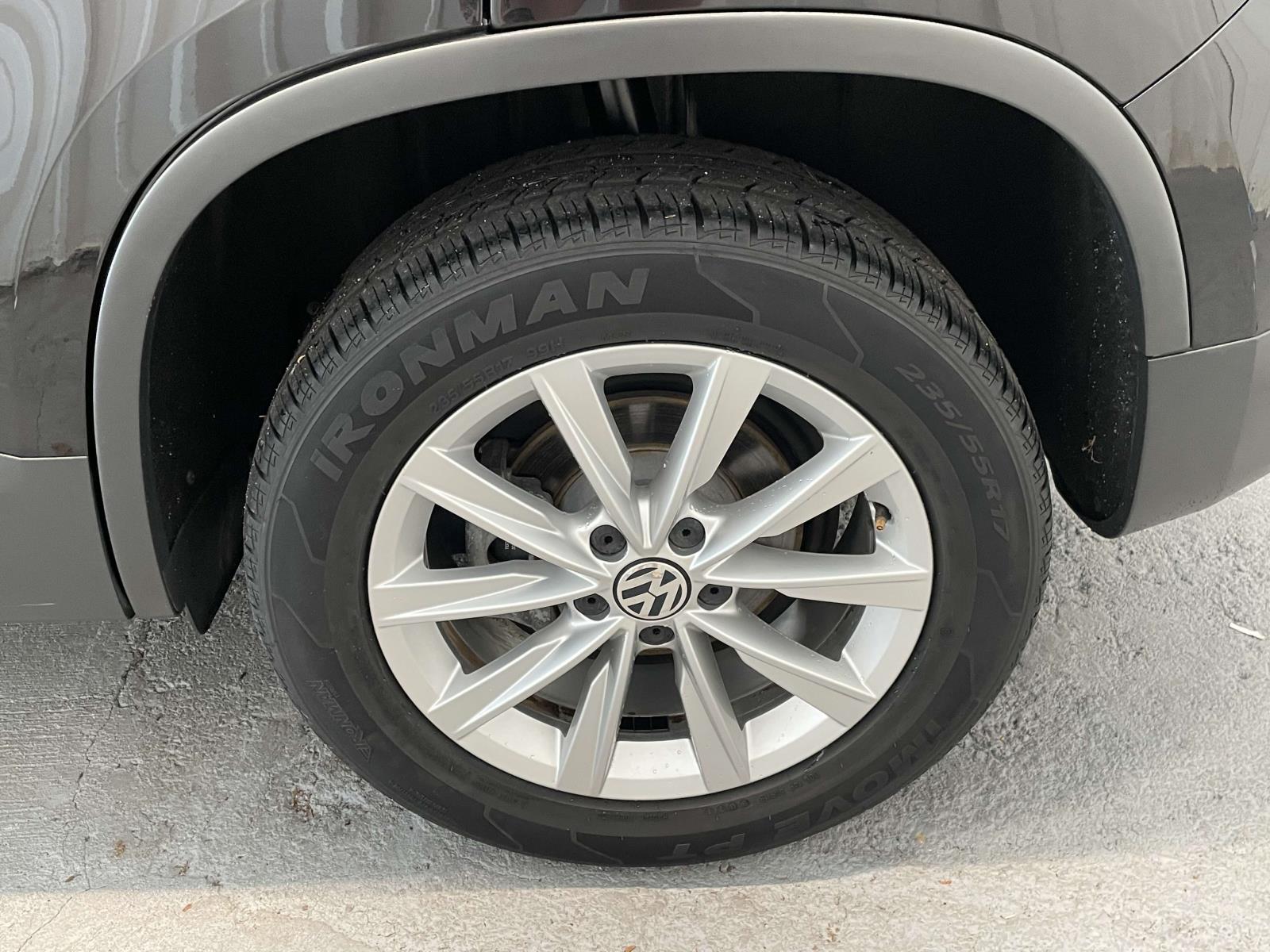 Used 2017 Volkswagen Tiguan Limited Base with VIN WVGAV7AXXHK053925 for sale in Anniston, AL