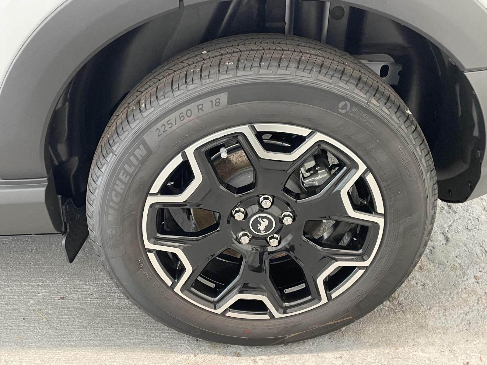 2025 Ford Bronco Sport Outer Banks photo 3