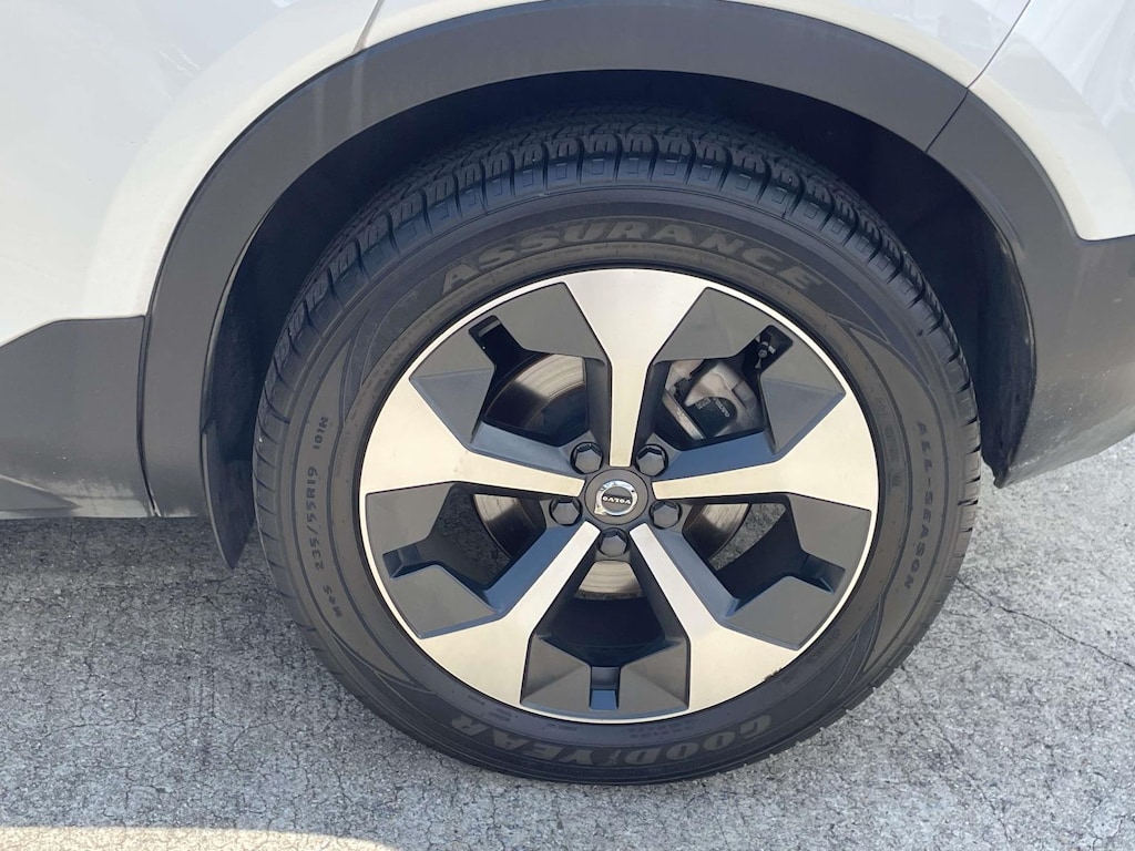 Used 2024 Volvo XC40 B5 Plus Bright Theme SUV