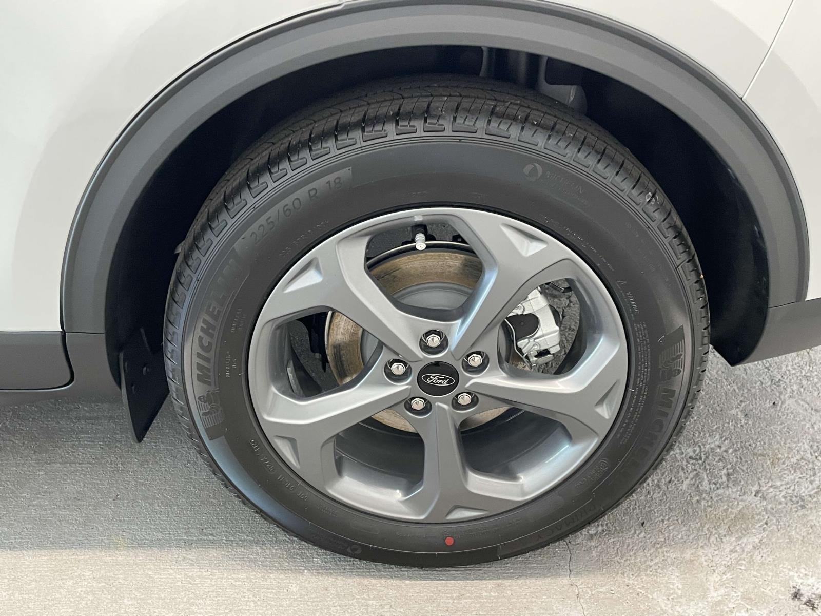 2025 Ford Escape ST-Line photo 3