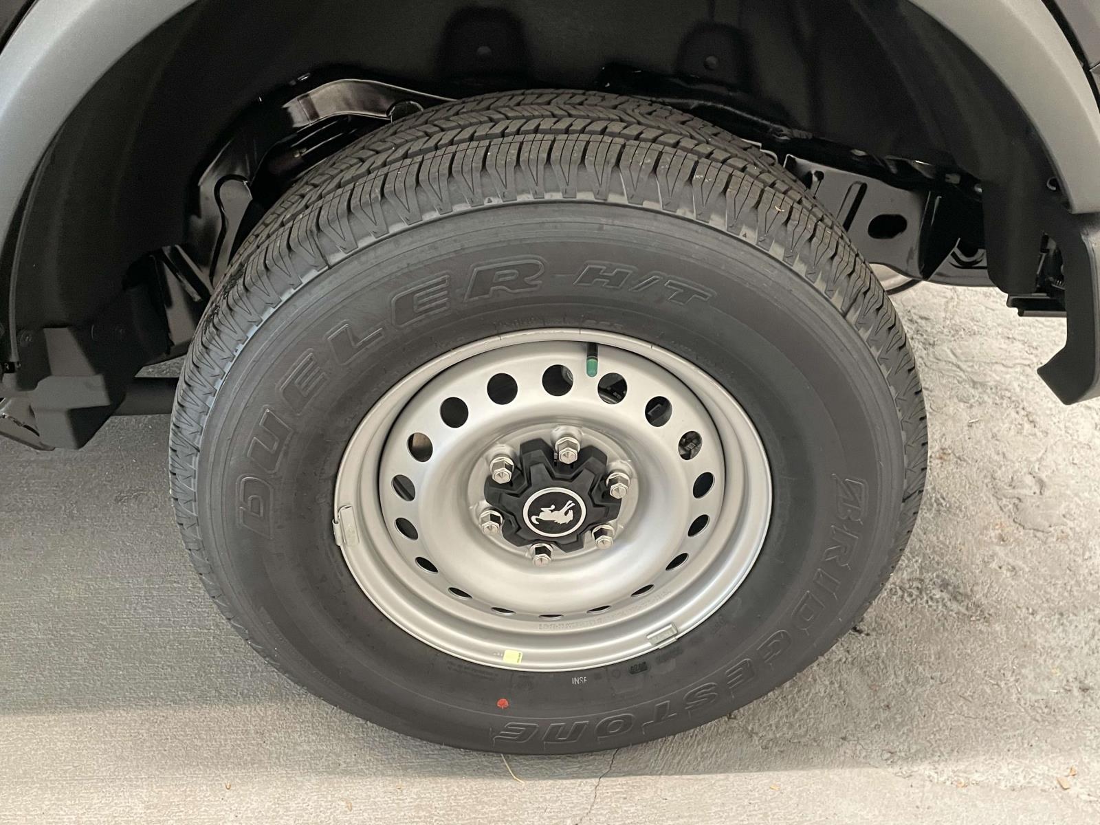 2025 Ford Bronco Base photo 3