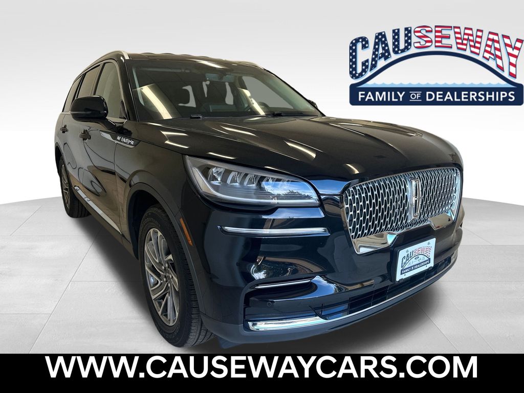 2023 Lincoln Aviator Base's photo