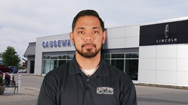 Staff member Steve from 9b124f346e83