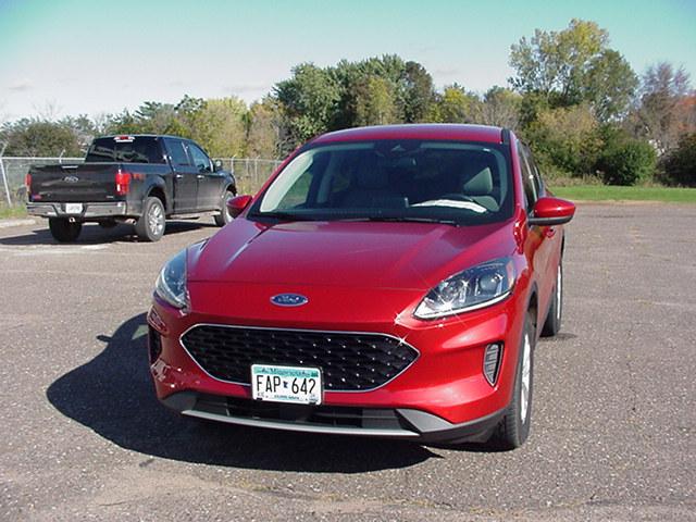 Used 2020 Ford Escape SE with VIN 1FMCU9G64LUB86361 for sale in Pine City, Minnesota