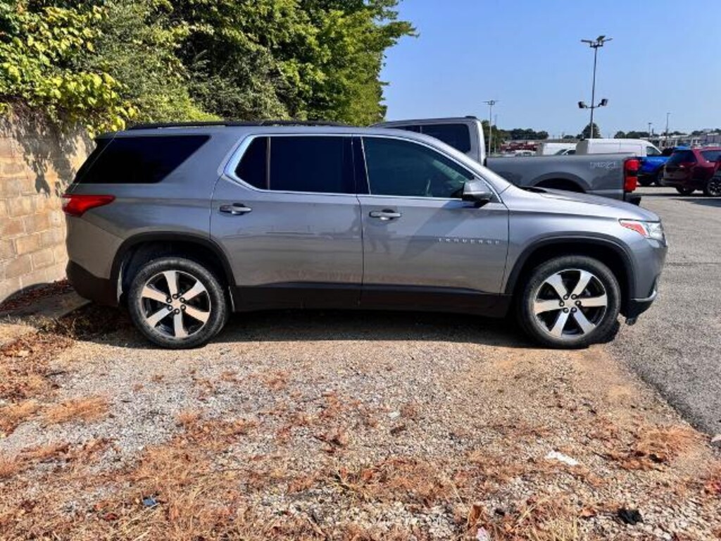 Used 2021 Chevrolet Traverse LT Leather SUV