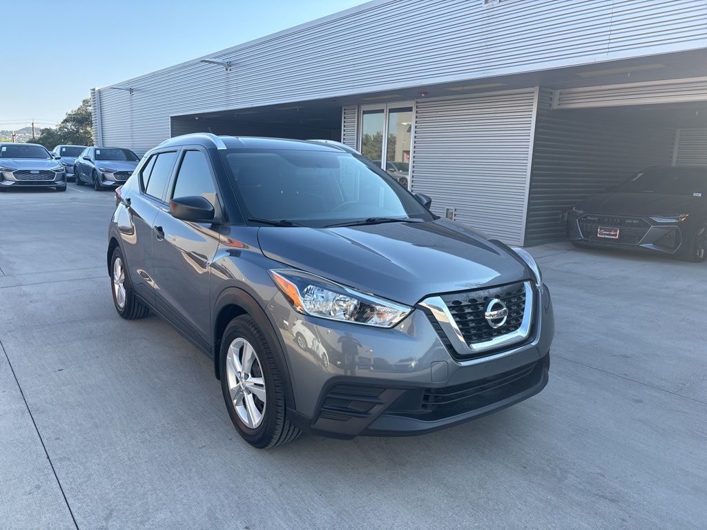 2019 Nissan Kicks S photo 2