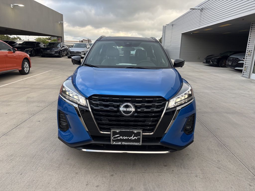 2023 Nissan Kicks SR photo 2