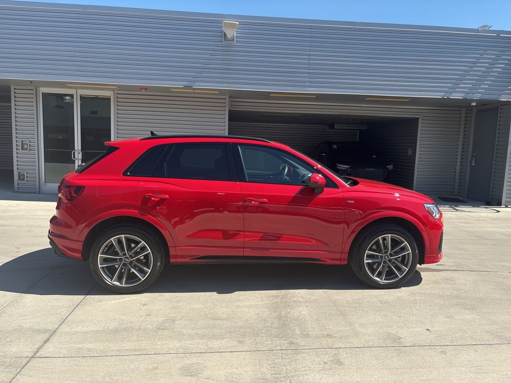 2025 Audi Q3 Premium S line photo 4