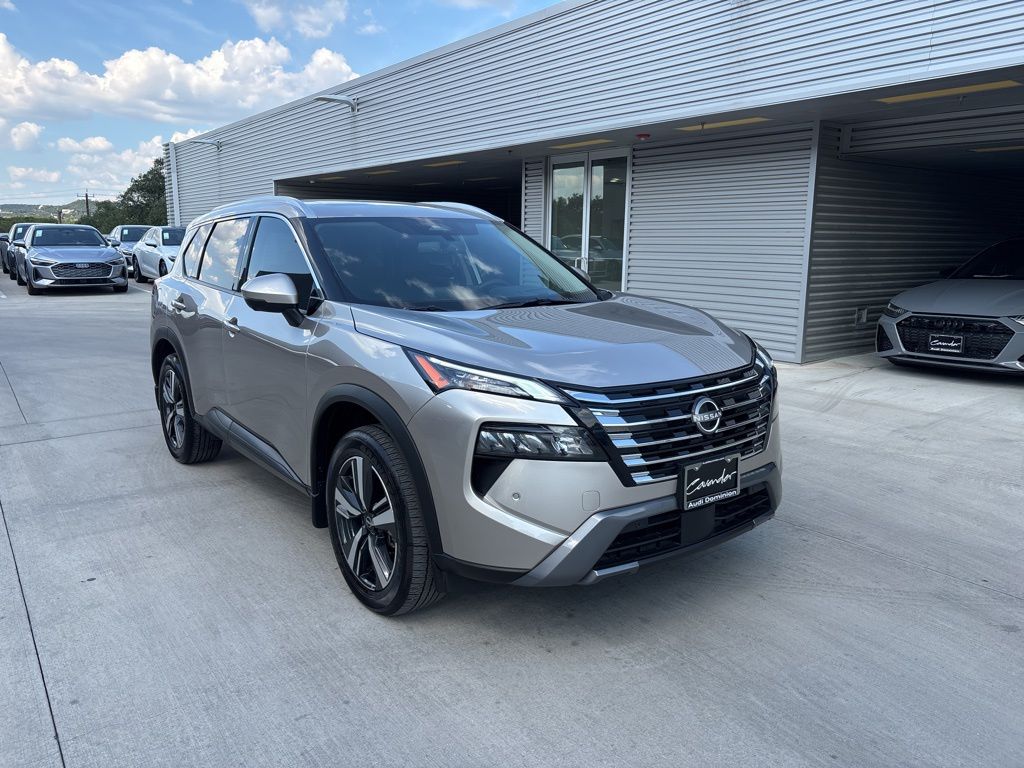 2025 Nissan Rogue SL photo 2