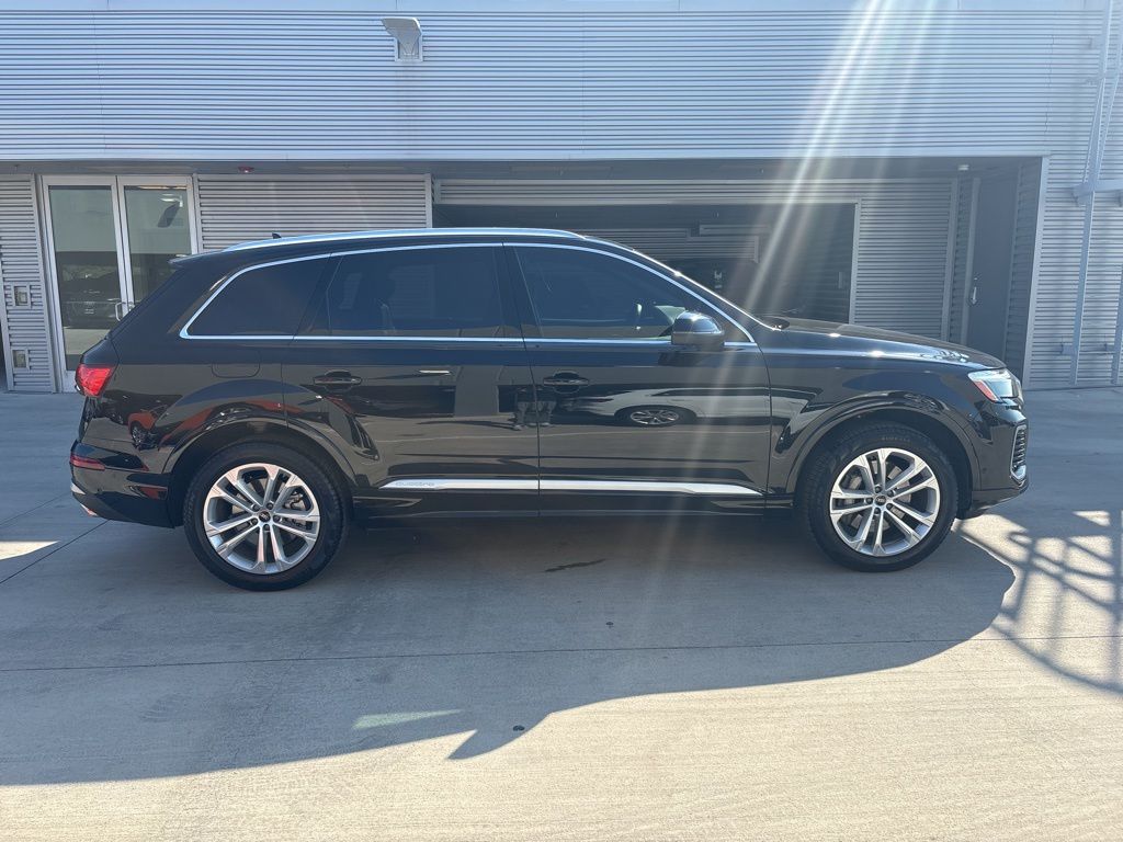 2025 Audi Q7 55 Premium Plus photo 4