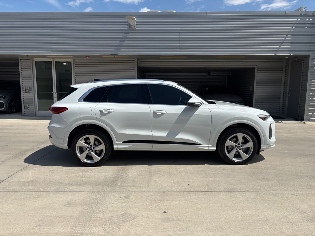2025 Audi Q5 2.0T Premium Plus photo 4