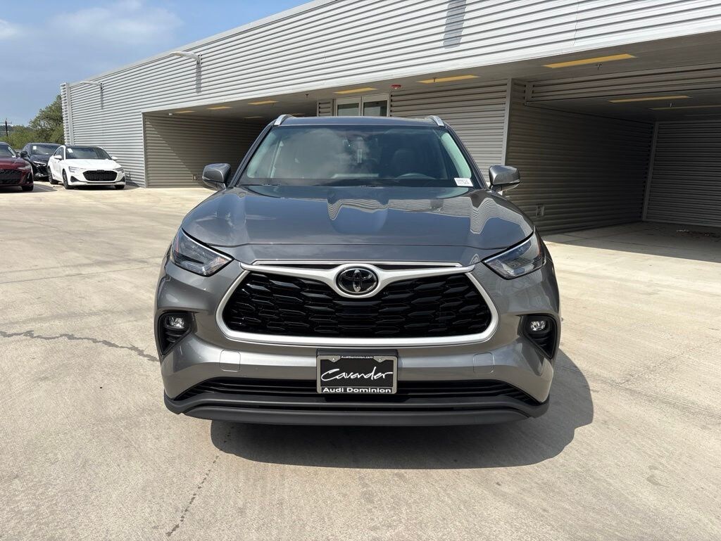 Used 2025 Toyota Highlander XLE SUV