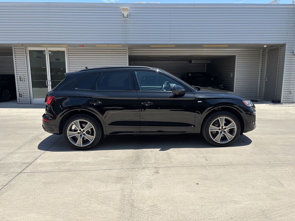 2025 Audi Q5 45 S line Premium Plus photo 4