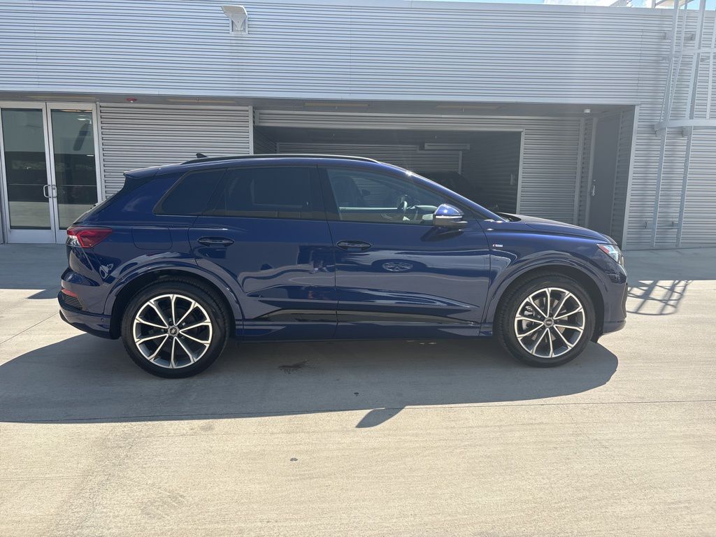 2026 Audi Q4 55 E-tron Premium Plus photo 4