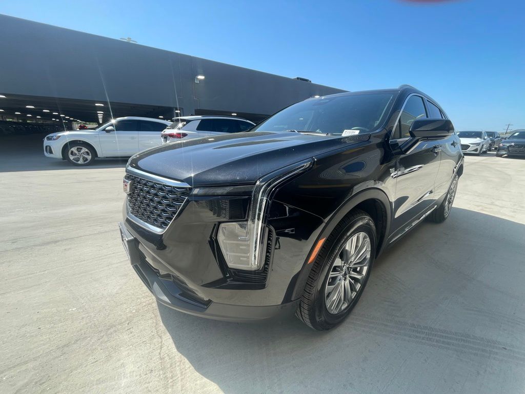 Used 2024 Cadillac XT4 Premium Luxury with VIN 1GYFZDR49RF141084 for sale in San Antonio, TX