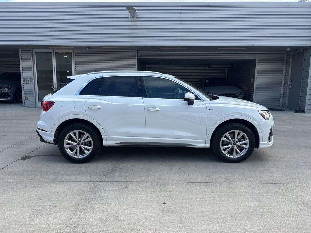 2025 Audi Q3 S line Premium Plus photo 4