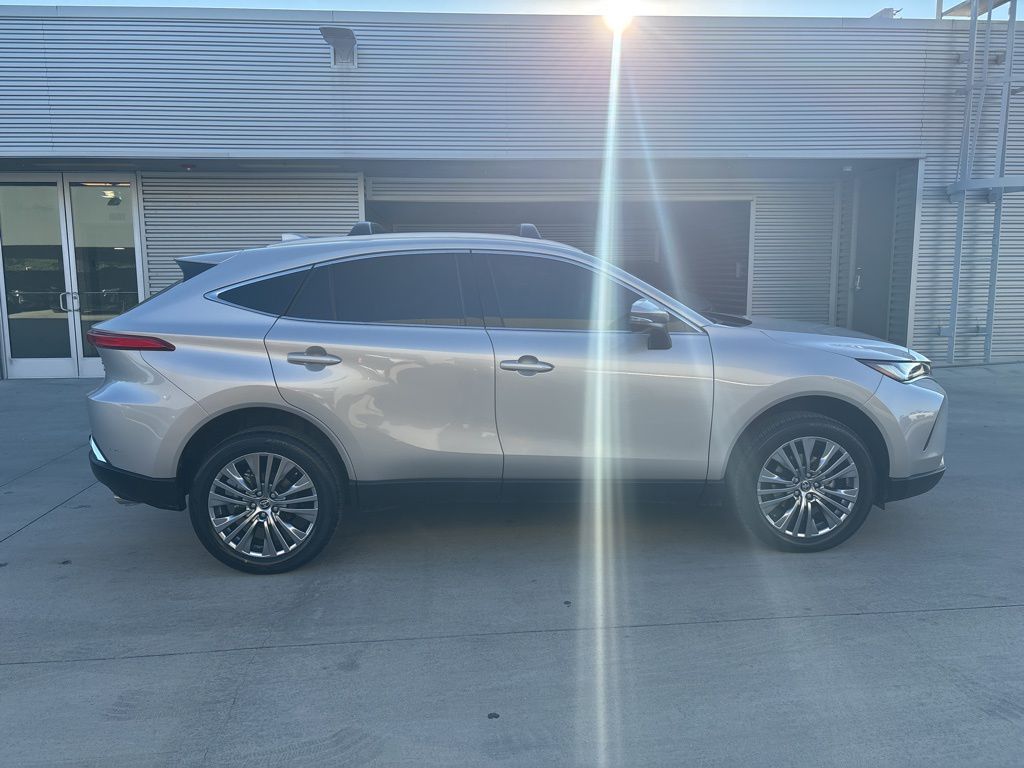 2022 Toyota Venza photo 4
