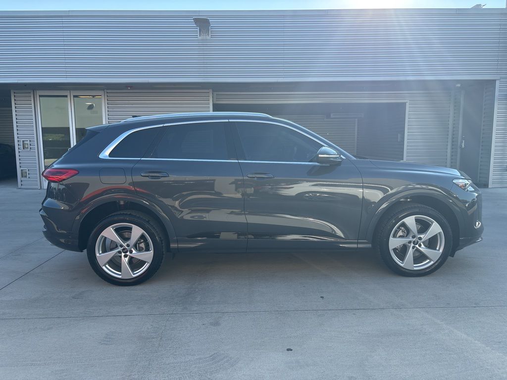 2025 Audi Q5 2.0T Premium Plus photo 2