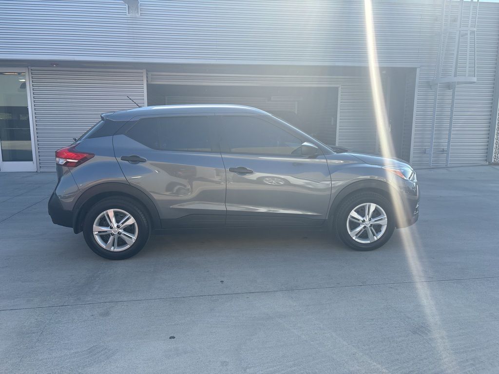 2019 Nissan Kicks S photo 3
