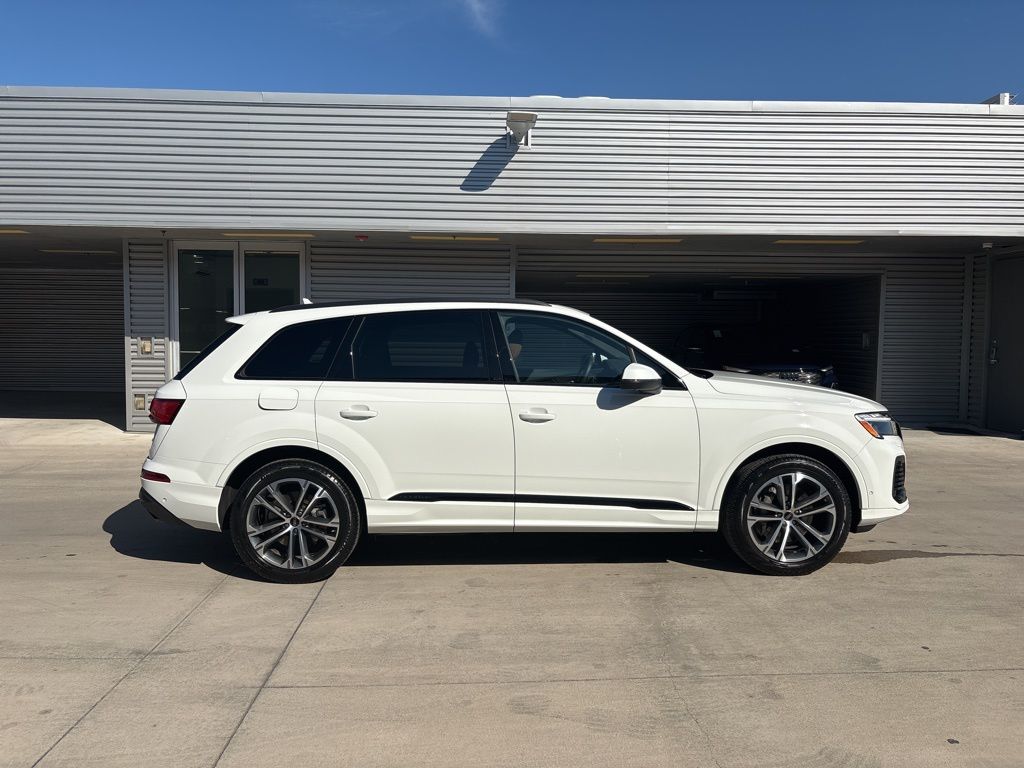 2025 Audi Q7 45 Premium Plus photo 4