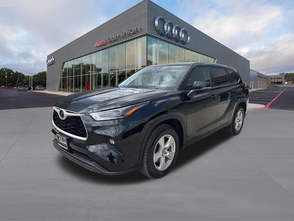 Midnight Black Metallic 2025 Toyota Highlander LE FWD SUV / Crossover Front-Wheel Drive 8-Speed Automatic