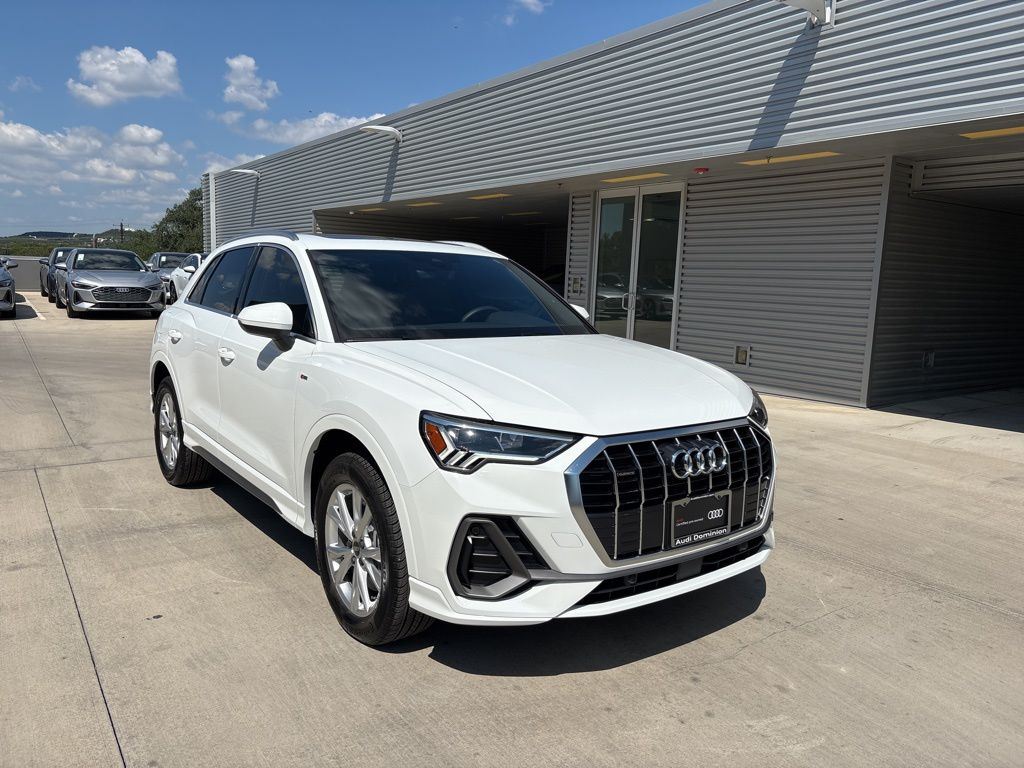 2025 Audi Q3 45 TFSI S line Premium photo 3