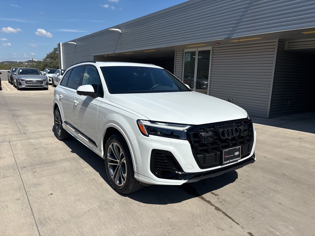 2025 Audi Q7 45 Premium Plus photo 3