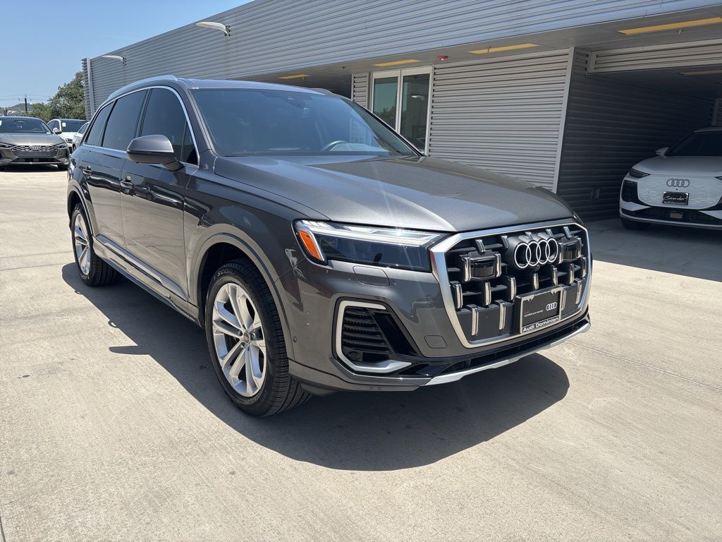 2025 Audi Q7 55 Premium Plus photo 3