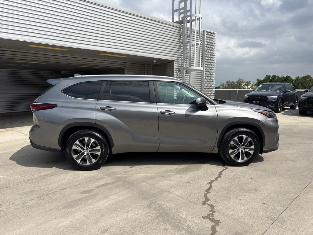 Used 2025 Toyota Highlander XLE SUV