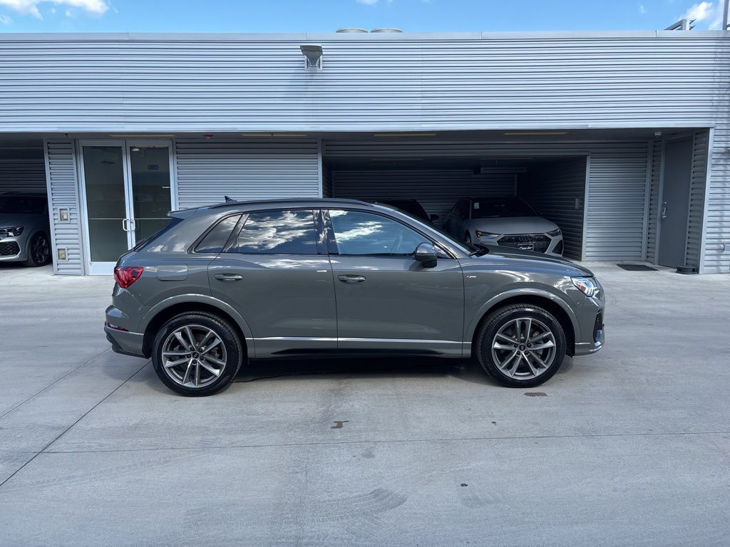 2025 Audi Q3 Premium S line photo 2